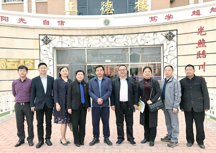 2018年3月27日，南昌市教育局黨委書記、局長謝為民蒞臨北京昌平臨川育人學校（簡稱北京臨川學校）考察交流。.jpg